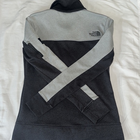 The North Face Women's Black and Gray Jacket - Picture 4 of 6